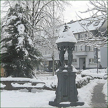 Wallace-Brunnen im Schnee